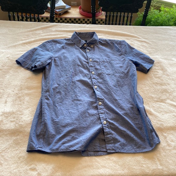 Mens H&M Short Sleeve Shirt. Size Small. - Picture 2 of 3